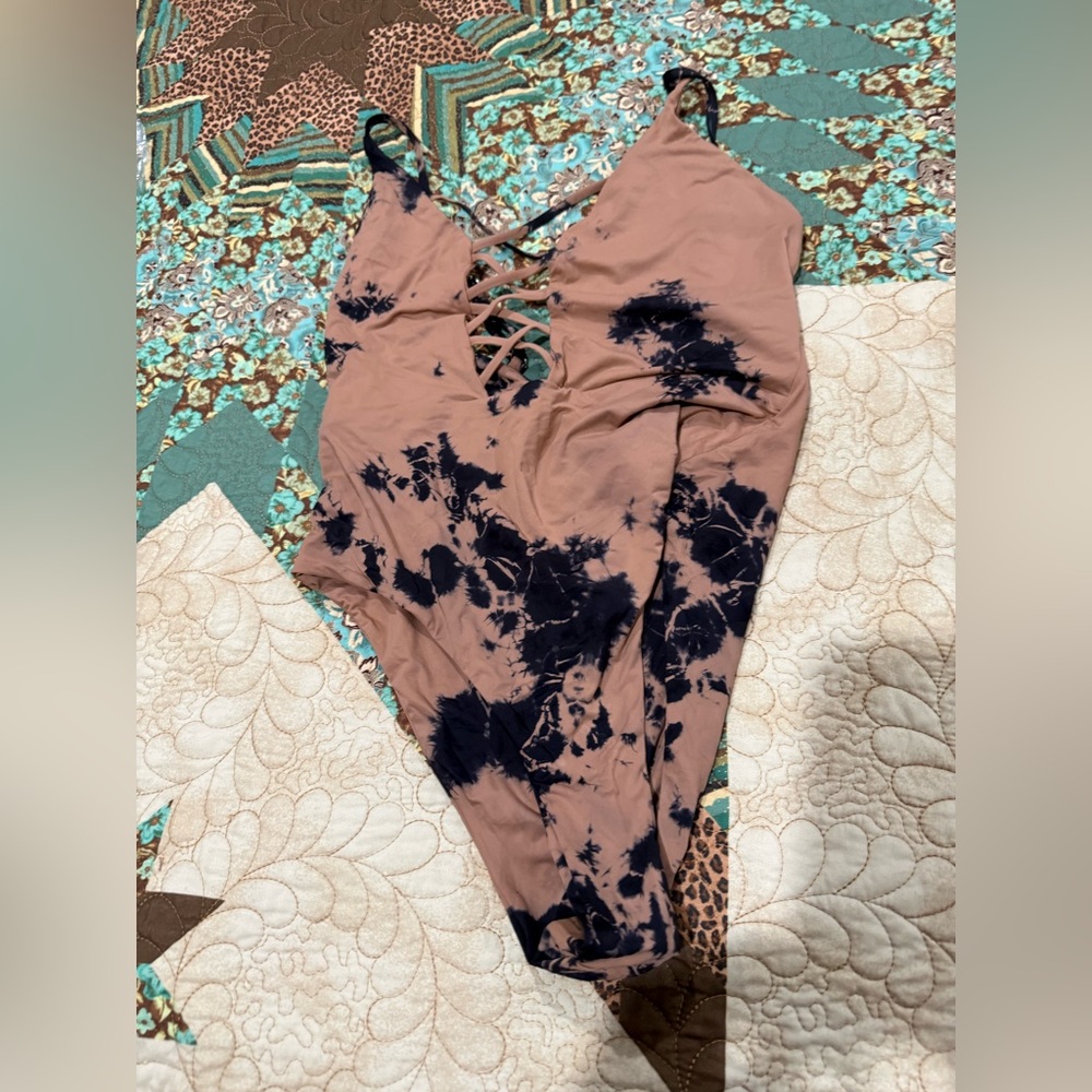 Dippin' Daisy's Eco Bliss One Piece Swimsuit tie-dye print and a lace-up XL - Picture 2 of 8